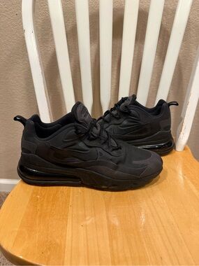 Men’s Nike Air Max 270 React (size 11)